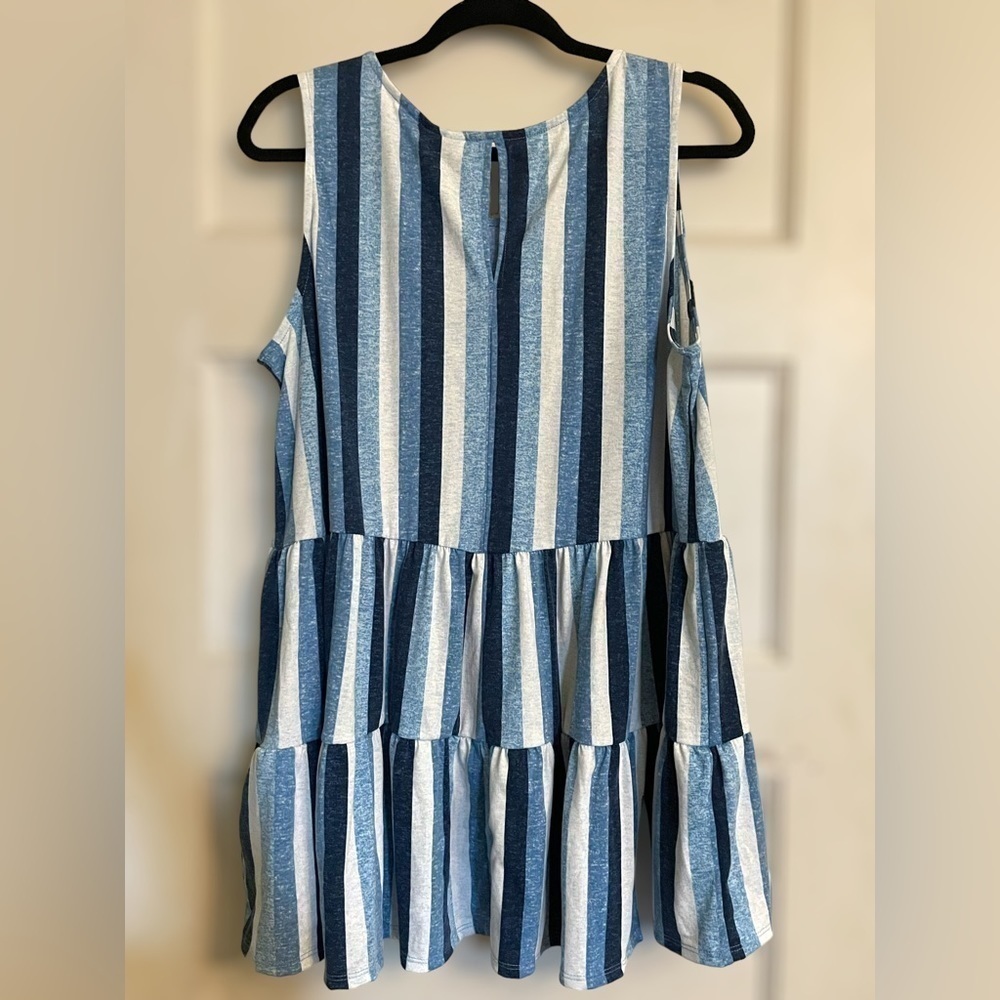 LuLaRoe Women’s Medium Eliana Tiered Tank Top • Blue Vertical Stripes Sleeveless - Picture 3 of 13